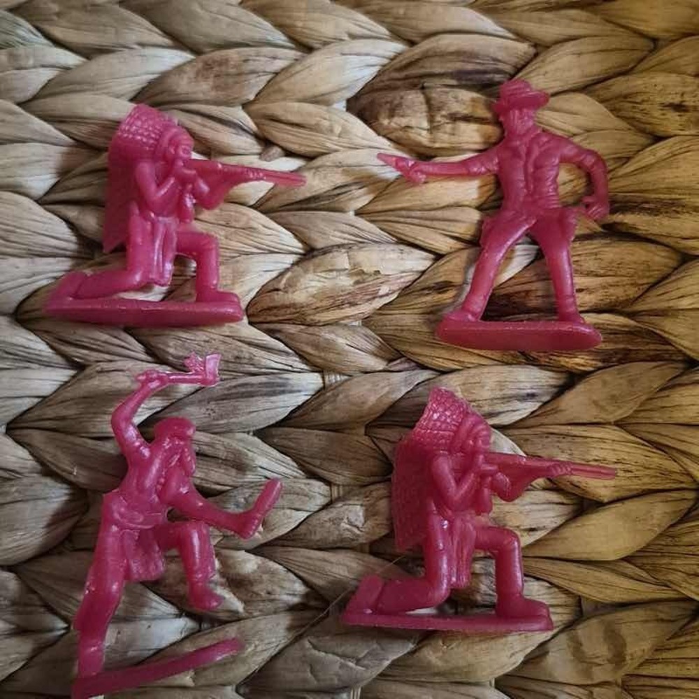 ✅Plastic Cowboys and Indians Figure Lot Red Green Yellow Blue 2-3 Inch